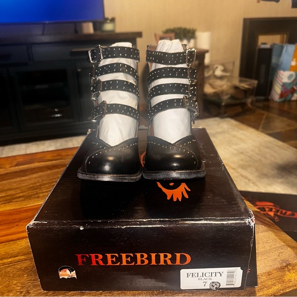 Freebird By Steven “Felicity” Studded Leather Ankle Boots Size 7 (Black) - Picture 2 of 8